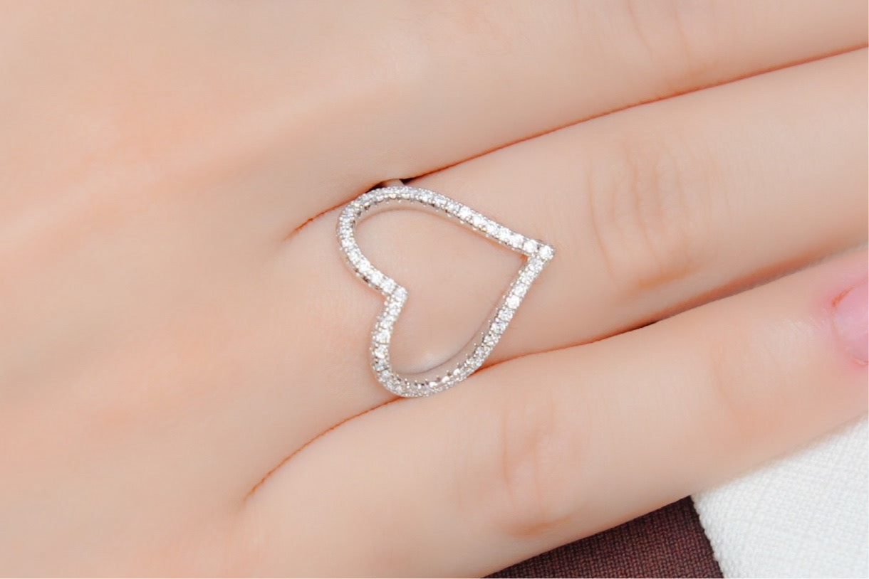 Anel Coração Vazado Cravejado