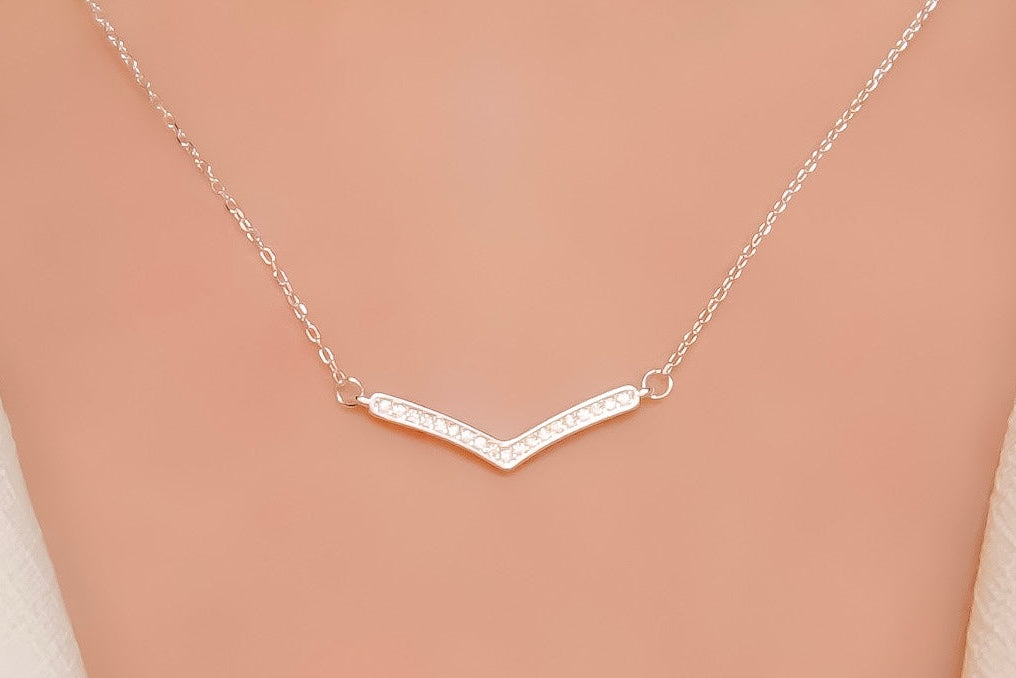 Colar Prata 925 Detalhe "V" Cravejado