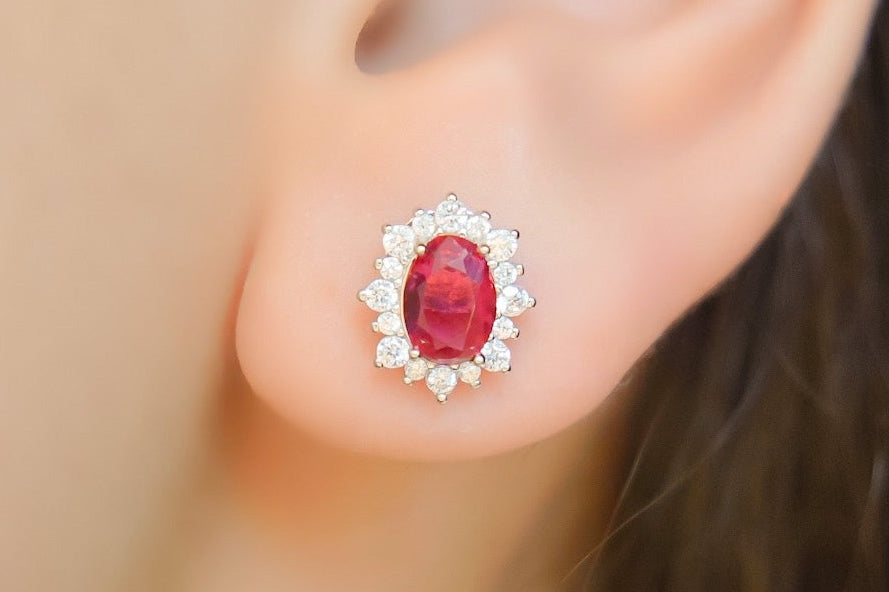 Brinco Prata 925 Rubi Oval Borda Cravejada