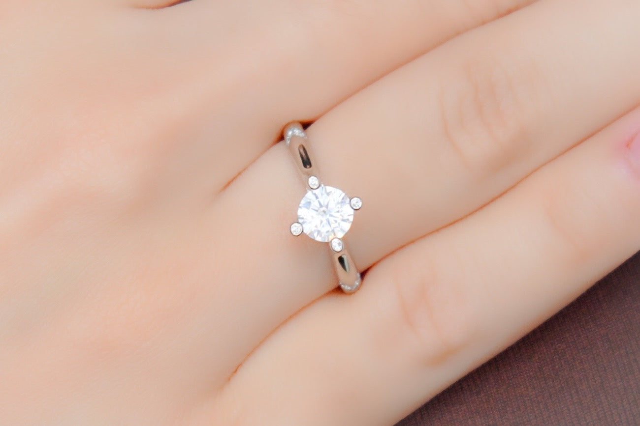 Anel Solitário Prata 925 Detalhe Cravejado