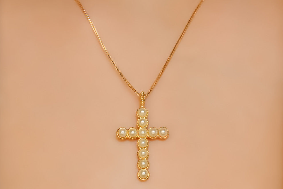 Colar Crucifixo Pérolas